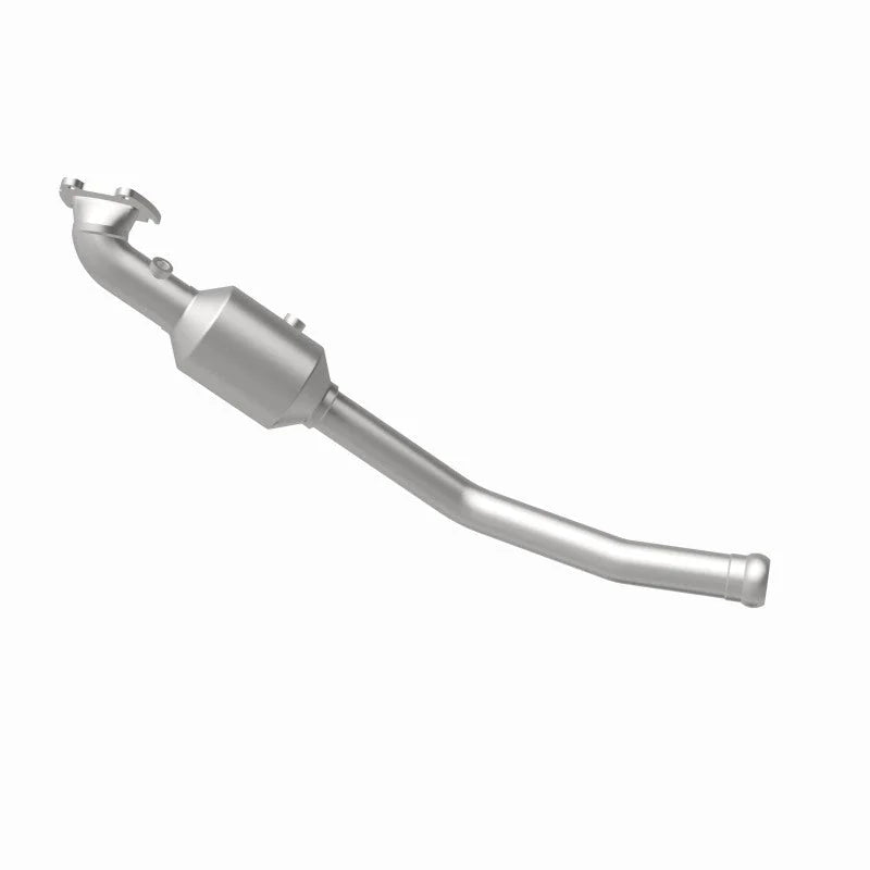 Magnaflow 13-15 Dodge Durango V6 3.6L OEM Grade / EPA Compliant Direct-Fit Catalytic Converter - Installation View