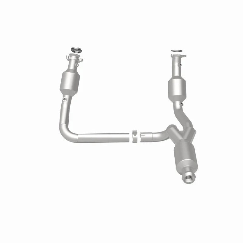 Magnaflow 14-15 Chevrolet Silverado 1500 Underbody 4.3L / 5.3L Direct-Fit Catalytic Converter - Back View