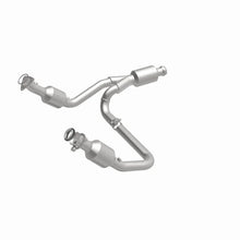 Load image into Gallery viewer, Magnaflow 14-15 Chevrolet Silverado 1500 Underbody 4.3L / 5.3L Direct-Fit Catalytic Converter - Additional View 5
