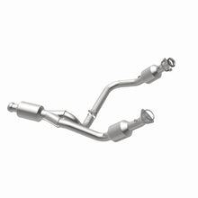 Load image into Gallery viewer, Magnaflow 14-15 Chevrolet Silverado 1500 Underbody 4.3L / 5.3L Direct-Fit Catalytic Converter - Additional View 10