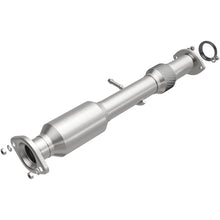 Load image into Gallery viewer, Magnaflow 14-15 Toyota Highlander 3.5L Direct Fit Converter - Main Product View