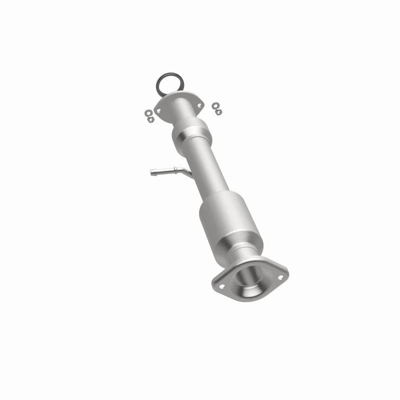 Magnaflow 14-15 Toyota Highlander 3.5L Direct Fit Converter - Back View