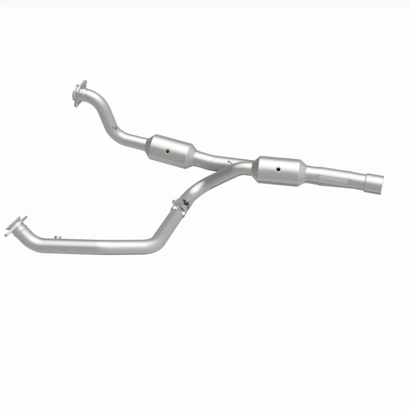Magnaflow 14-18 2500 V8 6.4 OEM Underbody Direct Fit Converter - Installation View