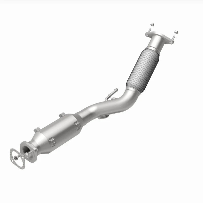 Magnaflow 17-20 Nissan Rogue Sport Rear Underbody 2L Direct Fit Converter - Side View