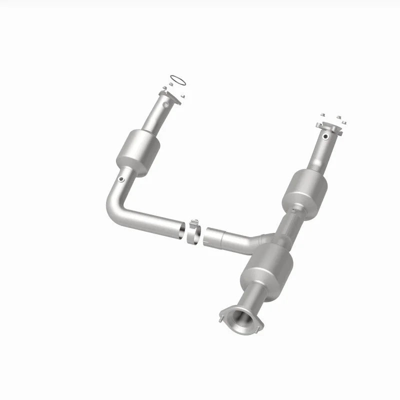 Magnaflow 18-20 Chevrolet Express 2500 Single Underbody 4.3L Direct Fit Catalytic Converter - Side View