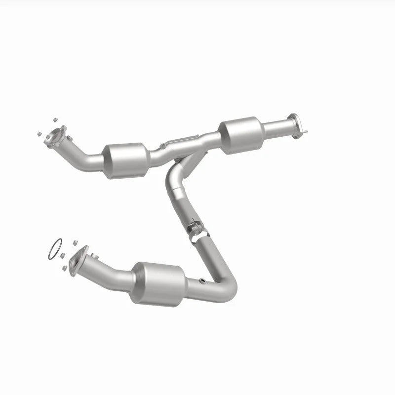 Magnaflow 18-20 Chevrolet Express 2500 Single Underbody 4.3L Direct Fit Catalytic Converter - Back View
