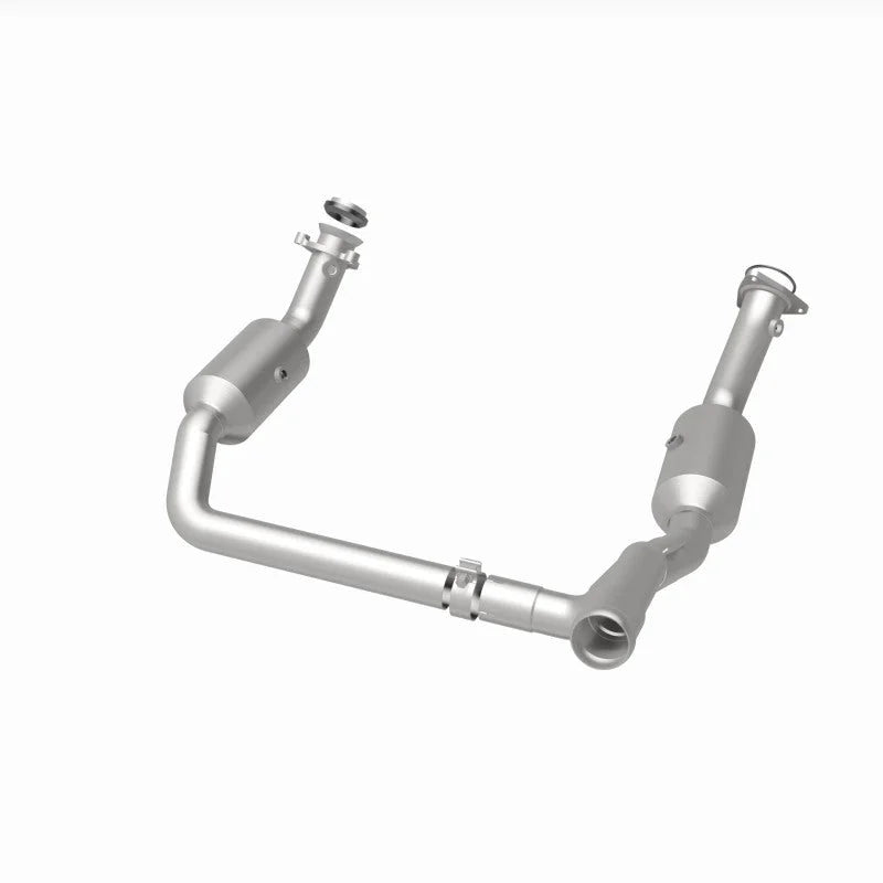 Magnaflow 19-20 GMC Sierra 1500 Single Underbody 4.3L/5.3L Direct Fit Catalytic Converter - Back View