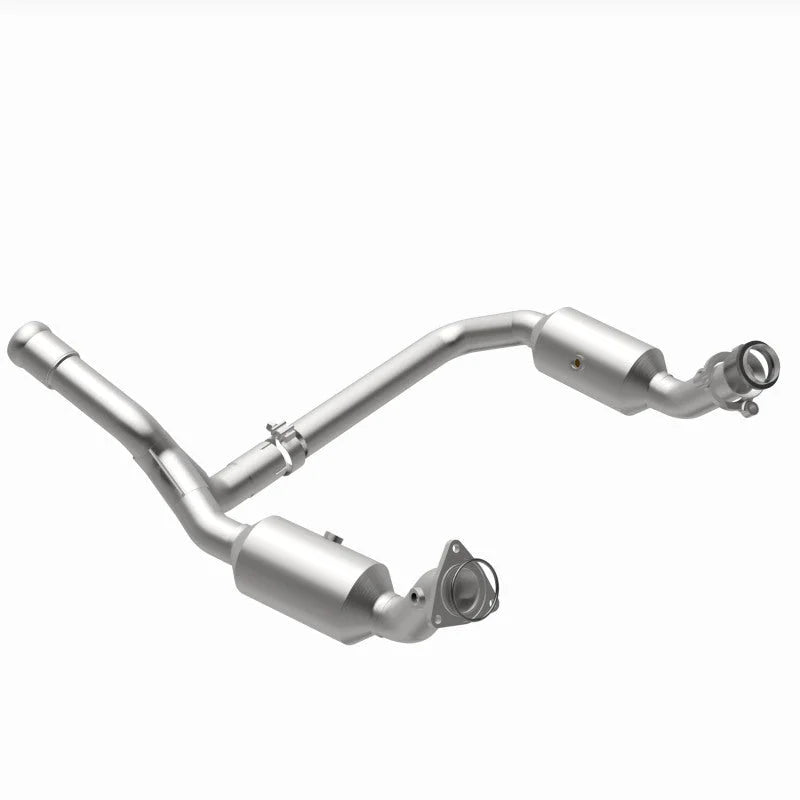 Magnaflow 19-20 GMC Sierra 1500 Single Underbody 4.3L/5.3L Direct Fit Catalytic Converter - Installation View