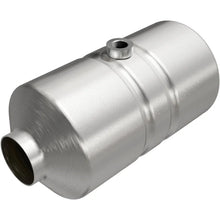 Load image into Gallery viewer, Magnaflow 2.00in. Mid-Bed O2 CA Universal Converter - Main Product View