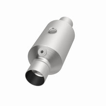 Load image into Gallery viewer, Magnaflow 2.50 w/dual O2 5in. Spun Universal Converter - Back View