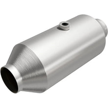 Load image into Gallery viewer, Magnaflow 2.50in. Uni. Ford 8617 Mid-Bed Series Direct Fit Converter - Main Product View