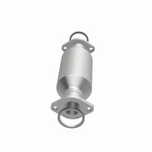 Load image into Gallery viewer, Magnaflow 95-99 Toyota Tacoma / 1997 Geo Prizm Direct-fit Catalytic Converter - Additional View 6