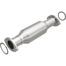 Load image into Gallery viewer, Magnaflow 96-99 Toyota Tacoma 2.7L Direct Fit Converter - Main Product View