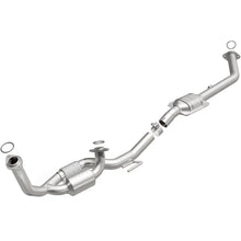 Load image into Gallery viewer, Magnaflow 98-00 Sienna V6 3 OEM Underbody Direct Fit Converter - Main Product View