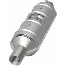Load image into Gallery viewer, Magnaflow Conv DF 00-05 Ford Excursion / 99-04 F-250 SD / 99-04 F-350 SD (California) - Additional View 6
