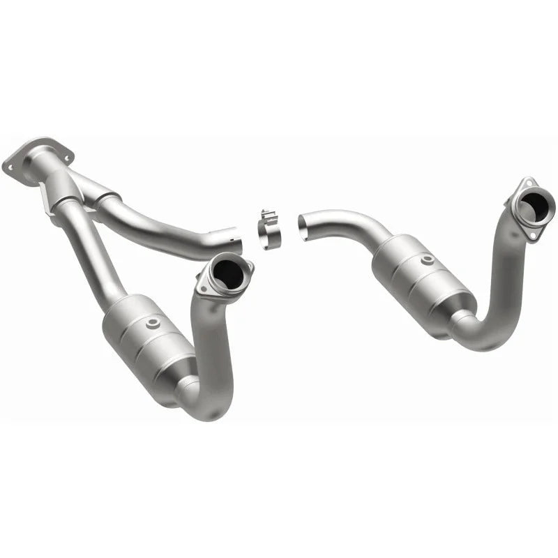 Magnaflow Conv DF 08-10 Ford F-250/F-250 SD/F-350/F-350 SD 5.4L/6.8L / F-450 SD 6.8L Y-Pipe Assembly - Installation View