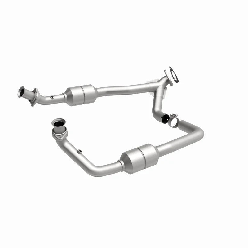 Magnaflow Conv DF 2002 Ford E-Series Vans 5.4L - Back View