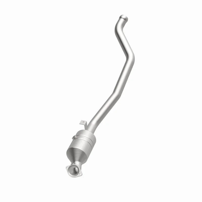 Magnaflow Conv DF 2006-2011 R350 3.5 L Underbody - Back View