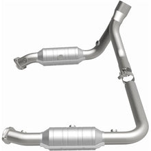 Load image into Gallery viewer, Magnaflow Conv DF 2007 Ram 1500 V8 5.7 OEM Underbody - Installation View