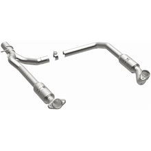 Load image into Gallery viewer, Magnaflow Conv DF 2009-2012 E-150 5.4 L Underbody - Back View