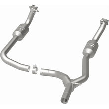 Load image into Gallery viewer, Magnaflow Conv DF 2009-2014 E-150 4.6 L Underbody - Back View