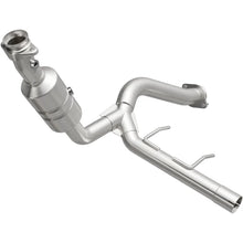 Load image into Gallery viewer, Magnaflow Conv DF 2009 f-150 V8 5.4 OEM Underbody - Main Product View