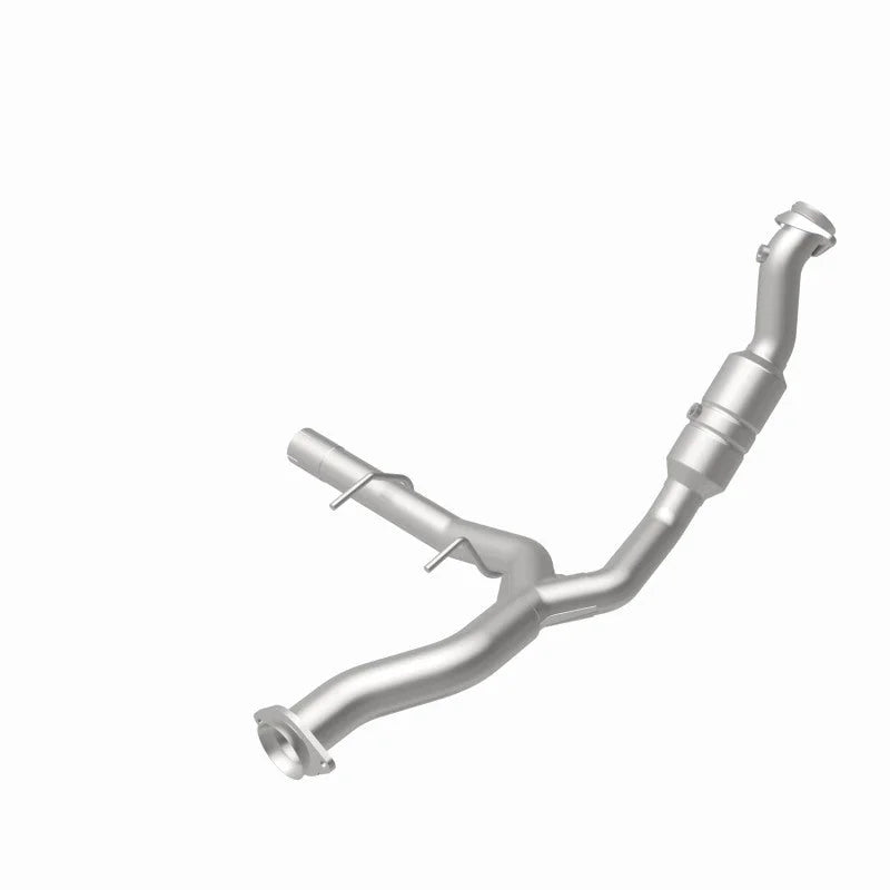 Magnaflow Conv DF 2011-2014 F-150 V6 3.5L OEM Underbody - Installation View