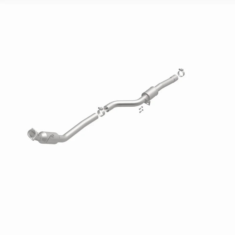 Magnaflow Conv DF 2013-2017 SL550 V8 4.6 OEM Underbody - Back View