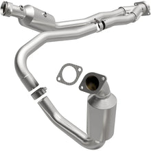 Load image into Gallery viewer, Magnaflow Conv DF 2015-2017 Transit-150 V6 3.5 OEM Underbody - Side View