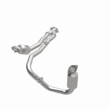 Load image into Gallery viewer, Magnaflow Conv DF 2015-2017 Transit-150 V6 3.5 OEM Underbody - Installation View