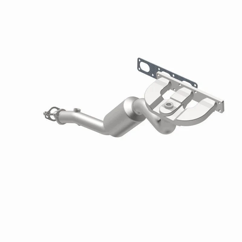 Magnaflow Conv DF BMW 3 01-05 Front - Installation View