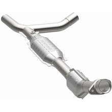 Load image into Gallery viewer, Magnaflow Conv DF OEM fits 2003 Ford E-150 4.2L / 2003 Ford E-150 Club WAGON 4.2L / 2000-2002 Ford E-150 Econoline 4.2L / ...