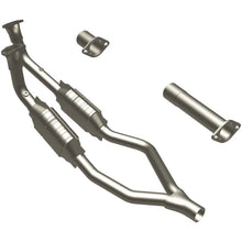 Load image into Gallery viewer, Magnaflow Conv Direct Fit fits 1990-1993 Land Rover Range / Range Rover 3.9L V8 - Main Product View