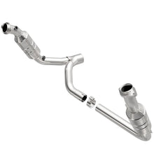 Load image into Gallery viewer, Magnaflow Direct Fit Catalytic Converter fits 2006 Dodge Ram 1500 Pickup 5.7L Solid Front Axle / 2006 Dodge Ram 1500 LARAM...