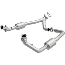 Load image into Gallery viewer, Magnaflow Direct Fit Converter fits 2003 Ford E-150 / 2003 Ford E-150 Club WAGON / 2003 Ford E-250 / Ford E-350 / 2003 For...