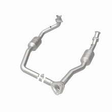 Load image into Gallery viewer, Magnaflow Direct Fit Converter fits 2003 Ford E-150 / 2003 Ford E-150 Club WAGON / 2003 Ford E-250 / Ford E-350 / 2003 For...