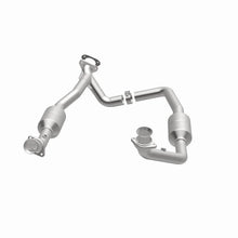 Load image into Gallery viewer, Magnaflow Direct Fit Converter fits 2003 Ford E-150 / 2003 Ford E-150 Club WAGON / 2003 Ford E-250 / Ford E-350 / 2003 For...