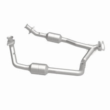 Load image into Gallery viewer, Magnaflow Direct Fit Converter fits 2003 Ford E-150 / 2003 Ford E-150 Club WAGON / 2003 Ford E-250 / Ford E-350 / 2003 For...