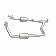 Load image into Gallery viewer, Magnaflow Direct Fit Converter fits 2003 Ford E-150 / 2003 Ford E-150 Club WAGON / 2003 Ford E-250 / Ford E-350 / 2003 For...