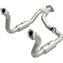 Load image into Gallery viewer, Magnaflow Direct Fit Converter fits 2008-2010 Ford F-250 Super Duty 5.4L / 2008-2010 Ford F-350 Super Duty - Main Product ...