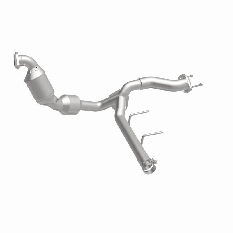 Magnaflow Right OEM Direct Fit Converter fits 2022-2023 Ford F-150 / 2021-2023 Ford F-150 Lariat 2.7L - Installation View