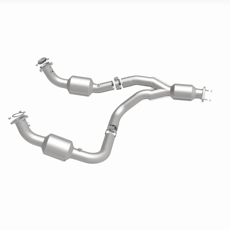Magnaflow Underbody Direct Fit Catalytic Converter fits 2012-2020 Chevrolet Express 3500 / 2012-2020 GMC Savana 3500 6.0L - Back Vi...