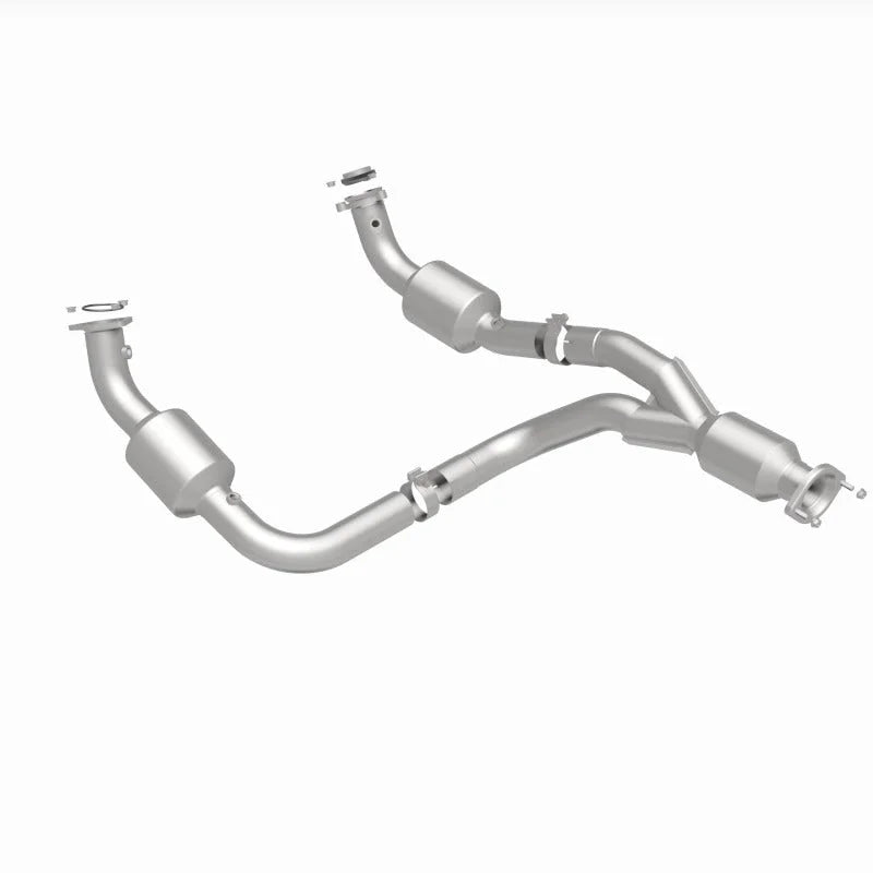 Magnaflow Underbody Direct Fit Catalytic Converter fits 2012-2020 Chevrolet Express 3500 / 2012-2020 GMC Savana 3500 6.0L - Additional View...