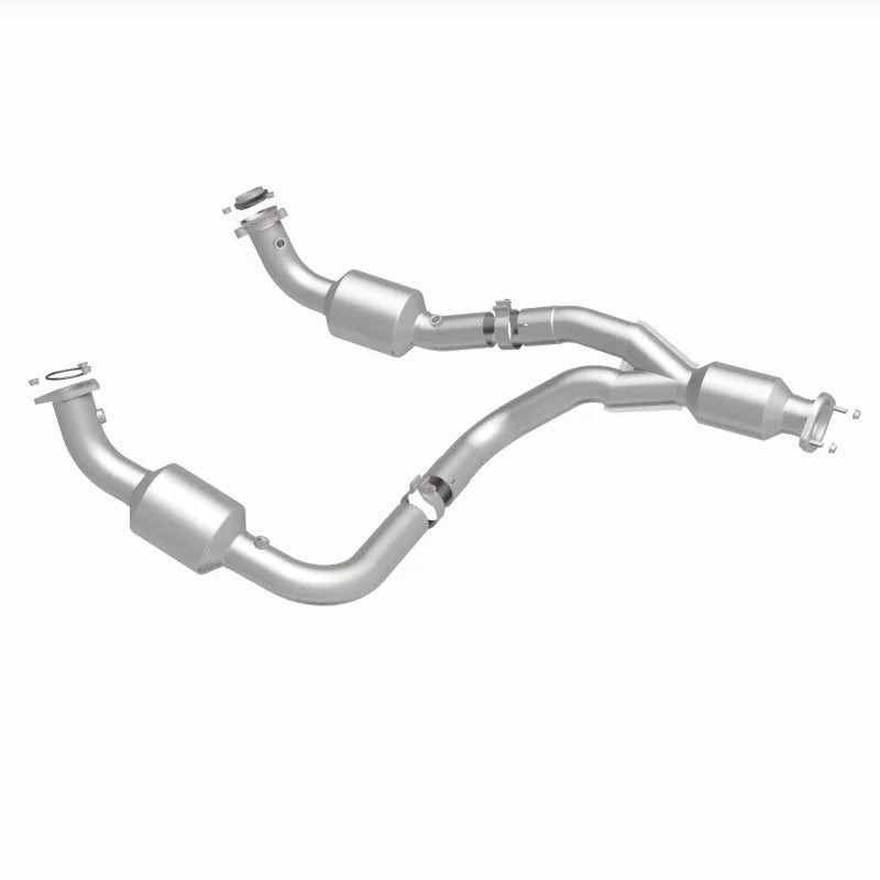 Magnaflow Underbody Direct Fit Catalytic Converter fits 2012-2020 Chevrolet Express 3500 / 2012-2020 GMC Savana 3500 6.0L - Additional View...