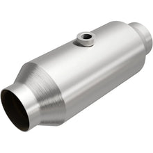 Load image into Gallery viewer, Magnaflow Universal Catalytic Converter 2.5in CA Spun Mid-Bed - Main Product View