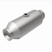 Load image into Gallery viewer, Magnaflow Universal Catalytic Converter 2.5in CA Spun Mid-Bed - Back View