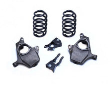 Load image into Gallery viewer, MaxTrac 00-06 GM C/K1500 SUV 2WD/4WD 3in/4in Lowering Spindle Kit
