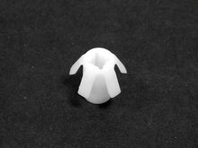 Load image into Gallery viewer, Mercedes-Benz Suspension Air Bag Clip A2113280058