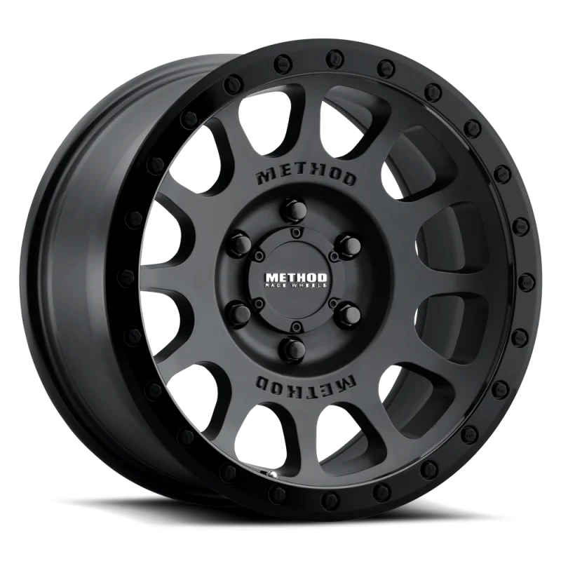 Method MR305 NV 18x9 +25mm Offset 5x150 116.5mm CB Gloss/Matte Black Street Loc Wheel - Detail View