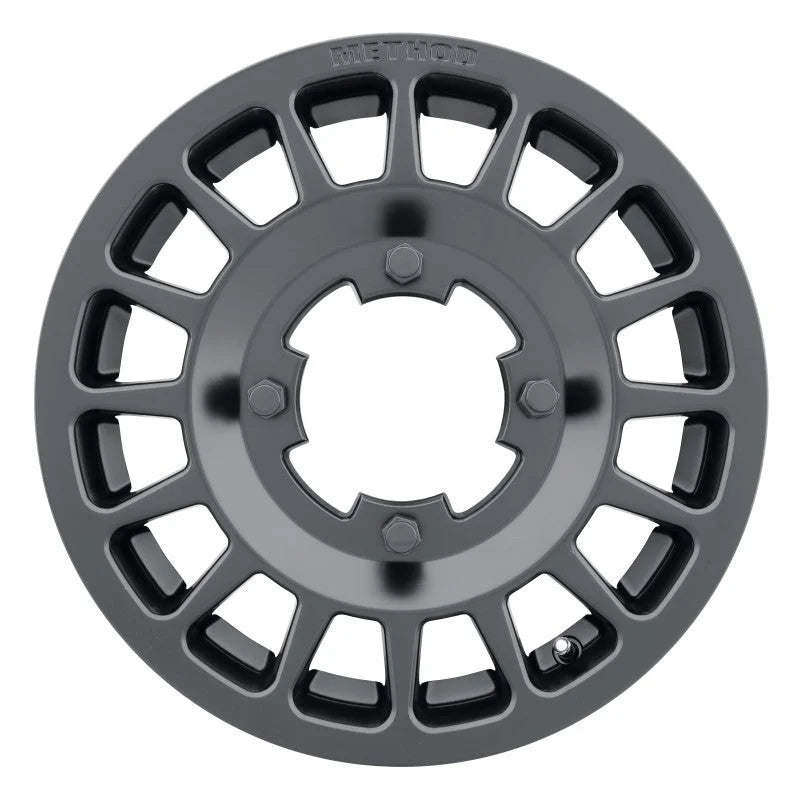 Method MR407 Bead Grip 15x6 / 5+1/51mm Offset / 5x4.5 / 77mm CB Matte Black Wheel - Detail View